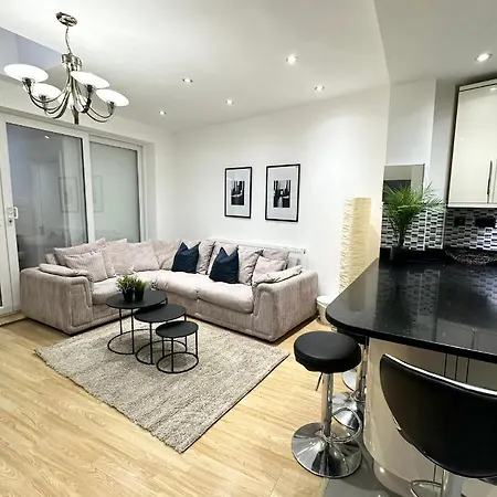 Retreat To A Stylish Ensuite In London Exterior photo